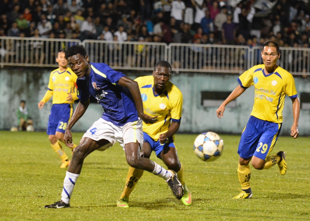 Chân sút Obama để lại rất nhiều thất vọng trên hàng công của HAGL. Ảnh: Nguyễn Đăng.