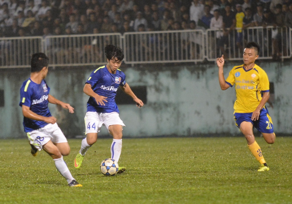 Cong Phuong cung dong doi thua tran trong lan ra mat doi 1 hinh anh