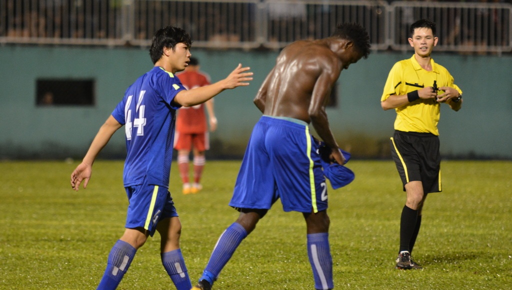 Cong Phuong dong vai sieu du bi trong chien thang cua HAGL hinh anh