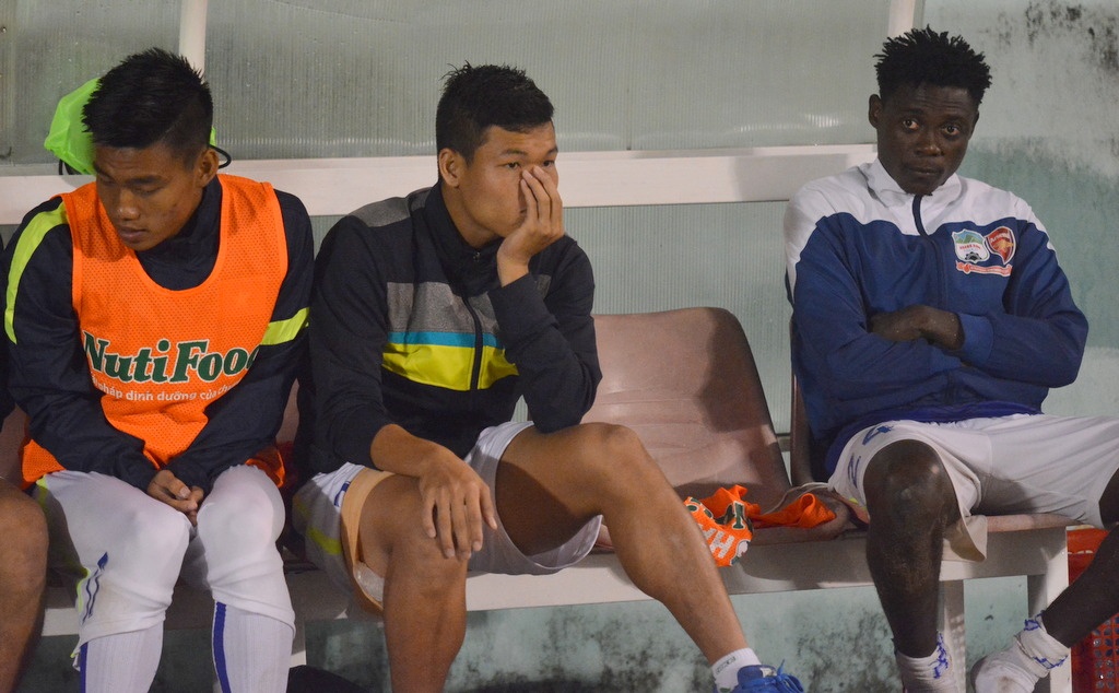 HAGL đang lo lắng với  chấn thương của Đông Triều (giữa).