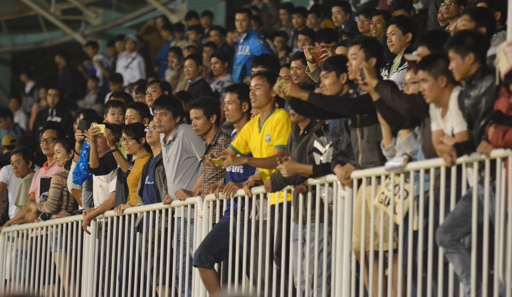 Xem Cong Phuong mot mua bang 2 ve DTVN da ban ket AFF Cup hinh anh