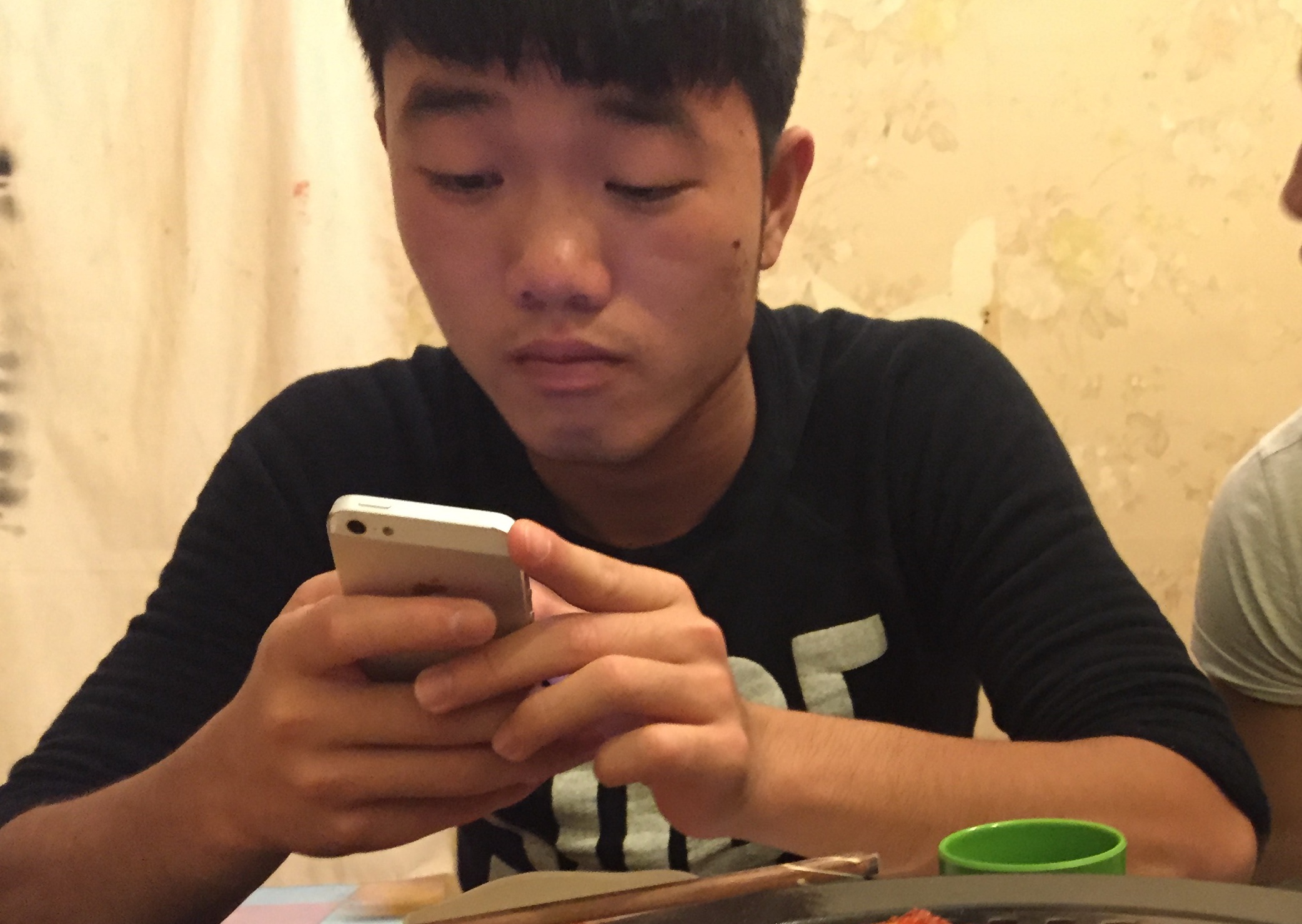 Cau thu U19 HAGL sam iPhone 6 sau khi vo dich giai U21 hinh anh