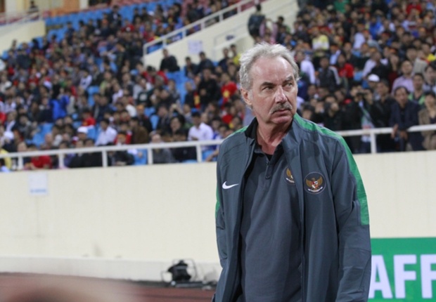 HLV Riedl chia tay DT Indonesia sau that bai tai AFF Cup hinh anh