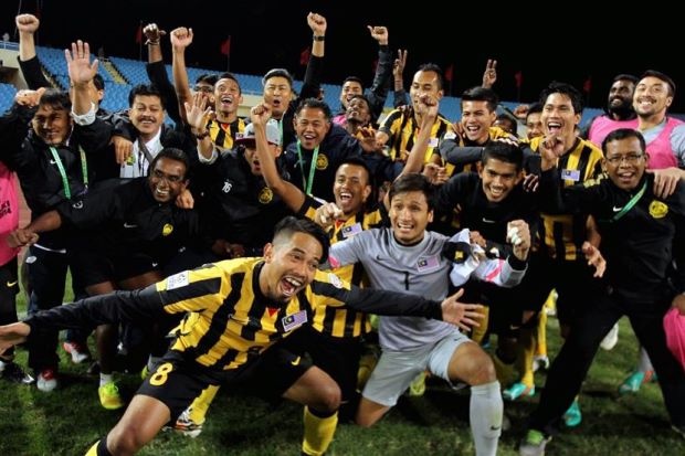 Bao Malaysia ha he, kinh ngac truoc chien thang cua doi nha hinh anh