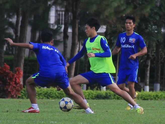 Tan HLV truong giau doi hinh HAGL truoc tran gap SLNA hinh anh