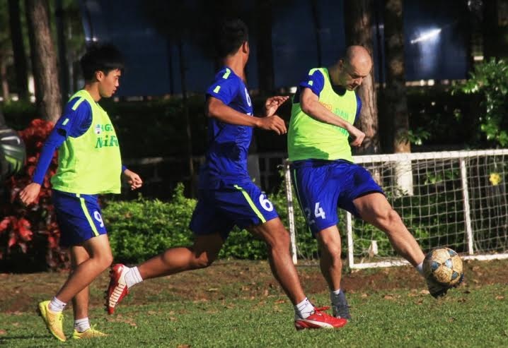 Cuu dong doi cua Ibrahimovic da cap Cong Phuong o V.League hinh anh