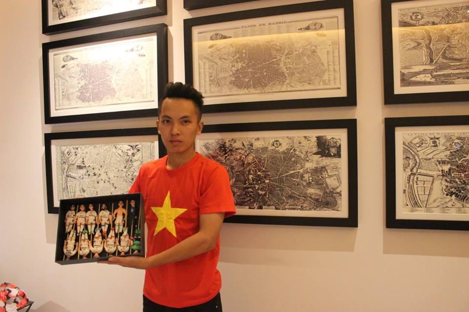 Các cầu thủ Real Madrid được làm bằng tò he. Đây là món quà mà Kim Phúc dành tặng cho đội bóng mình yêu thích.