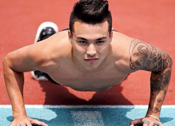 Hot boy tuyen Thai Lan lam chao dao hang tram nghin fan nu hinh anh