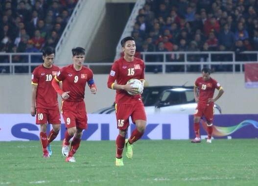 Tran DTVN bi nghi ban do vao Top 5 tran dau hay nhat AFF Cup hinh anh
