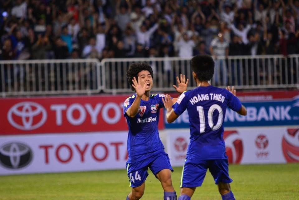 Công Phượng là 1 trong 3 cầu thủ lập cú đúp ở vòng 1 V.League cùng với Tăng Tuấn và Trọng Hoàng của SLNA. Ảnh: Lê Ngọc.