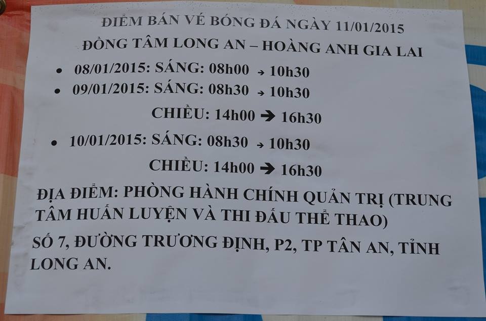 Trước đó BTC sân Tân An thông báo rõ ràng sẽ bán vé trận ĐTLA- HAGL vào hôm 9/1. Ảnh: Trần Anh Tuấn.