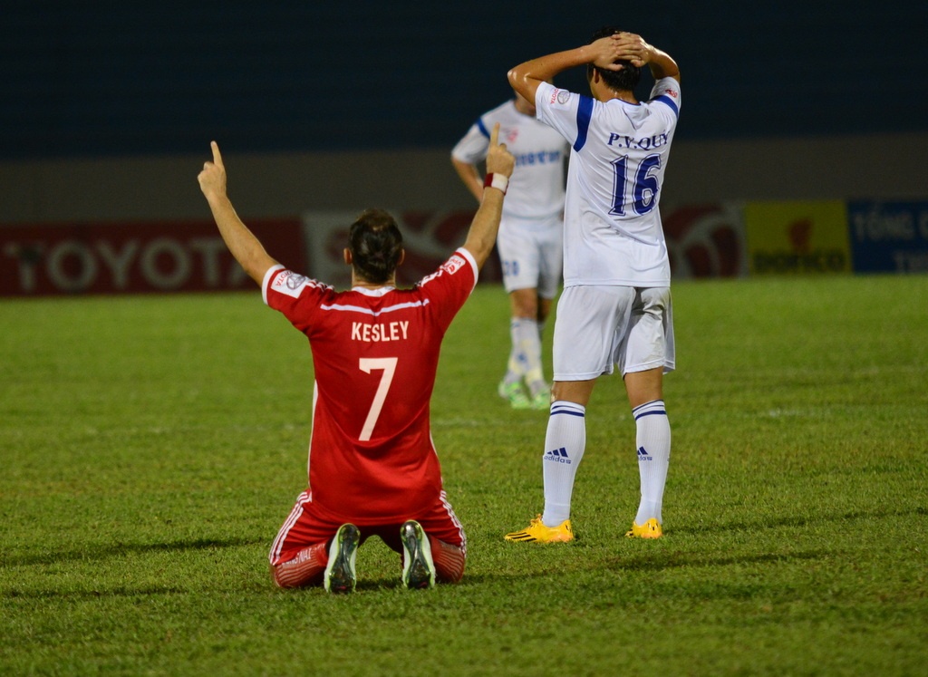 Ngoai binh da hong phat den khien tan binh V.League om han hinh anh