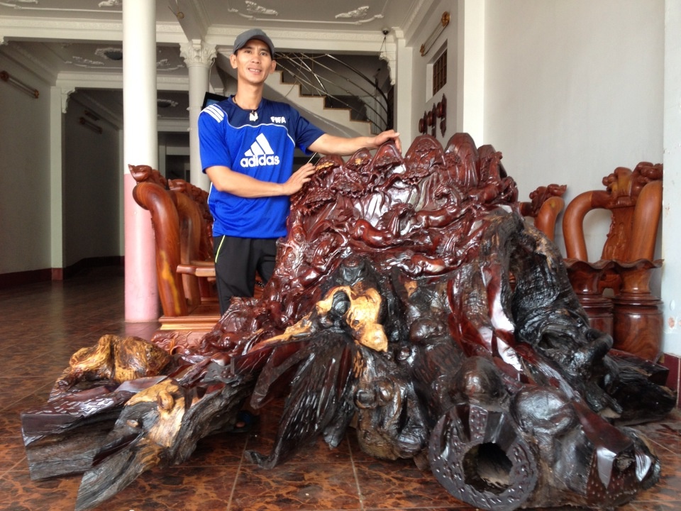 Nghe tay trai hai ra tien cua trong tai, giam sat Viet Nam hinh anh