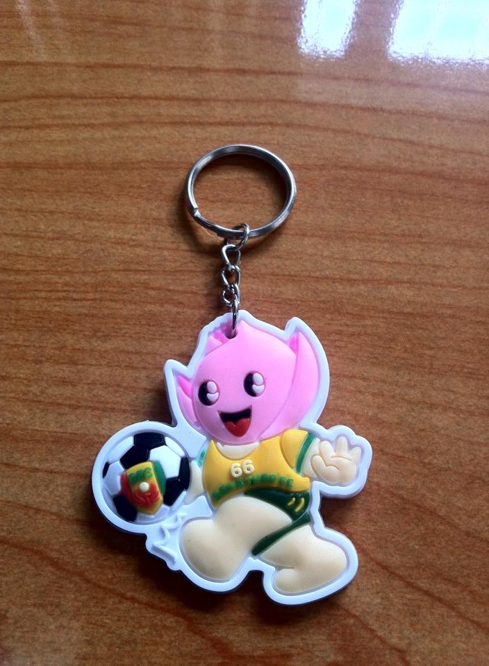 Móc khóa có gắn logo của đội bóng mới được Đồng Tháp tung ra thị trường. Họ gần như là đội bóng đầu tiên tại V.League bán sản phẩm này.