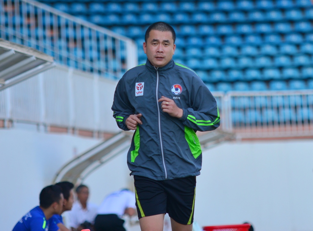 Trọng tài Nguyễn Trọng Thư có mặt trên sân Pleiku vào chiều nay. Ảnh: Nguyễn Đăng.