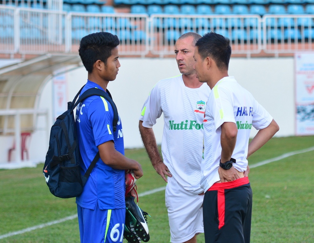 HAGL dat chi tieu thang Than Quang Ninh cach biet 1 ban hinh anh