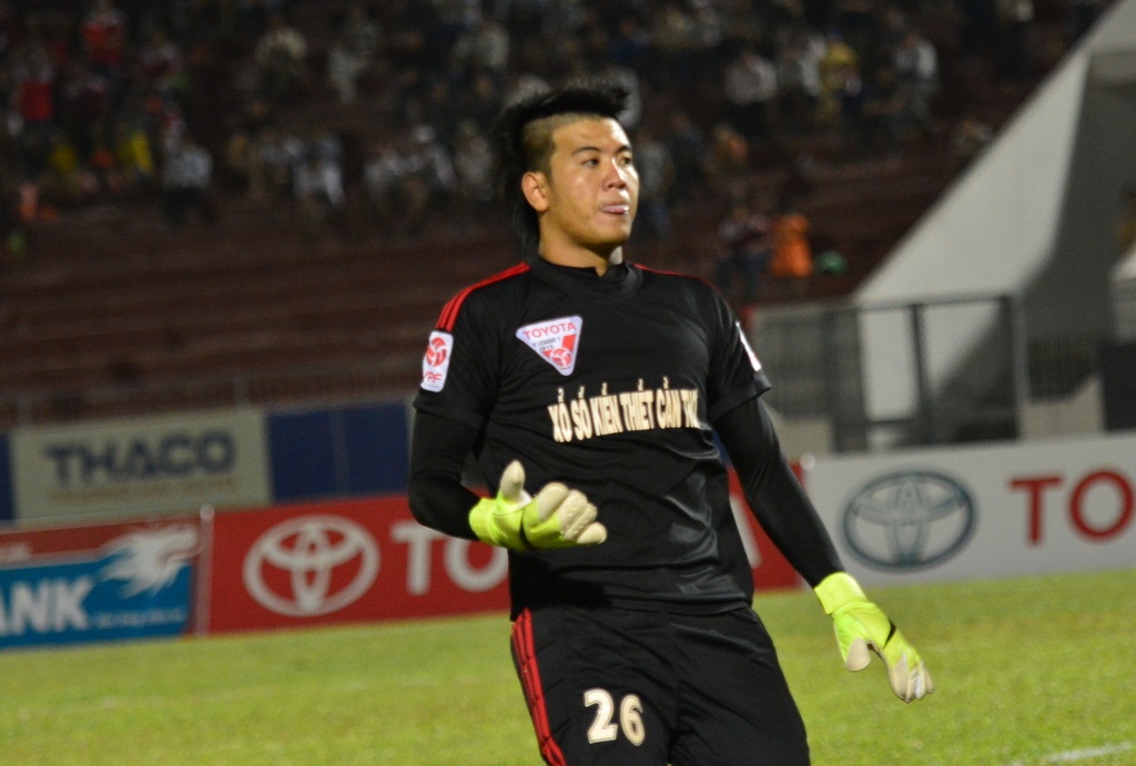 Buu Ngoc nghi thi dau dai han vi vap phai mo dat hinh anh