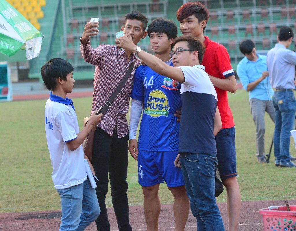 CDV Can Tho quay kin Cong Phuong de chup anh tu suong hinh anh