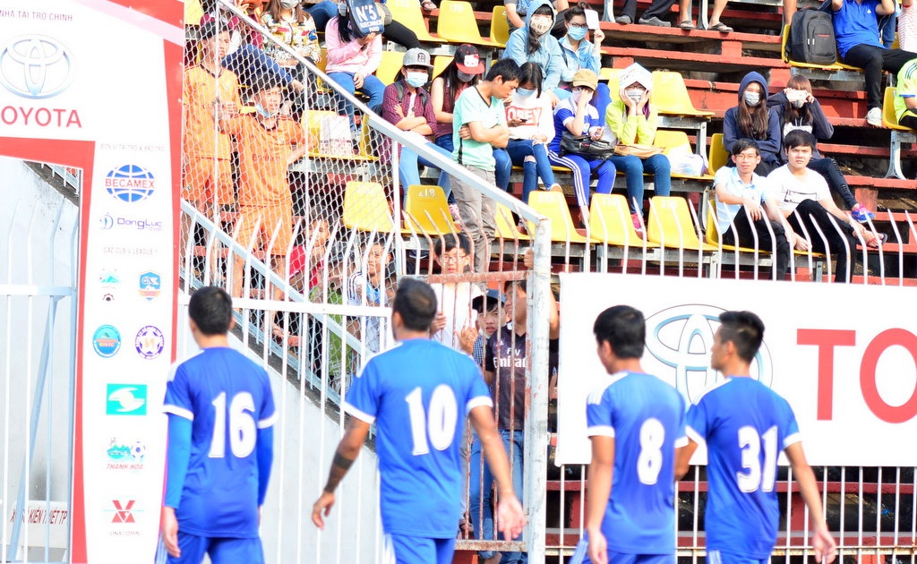 Khán giả Cần Thơ khá hờ hững với cầu thủ đội nhà.