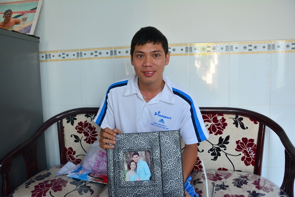 Kinh ngu khuyet tat Vo Thanh Tung: Xuan moi tau nha, cuoi vo hinh anh