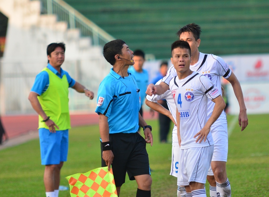 Các cầu thủ SHB.Đà Nẵng thể hiện tinh thần thi đấu đáng khen ngợi khi gặp ĐTLA.