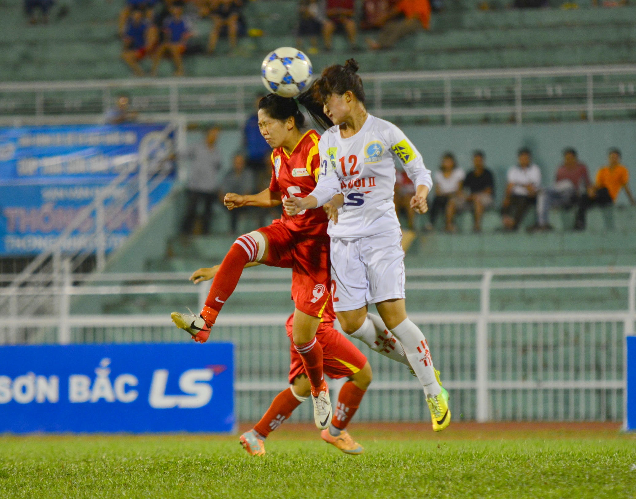 Danh bai 3 dong nghiep nam, Kim Chi giup TP HCM toan thang hinh anh