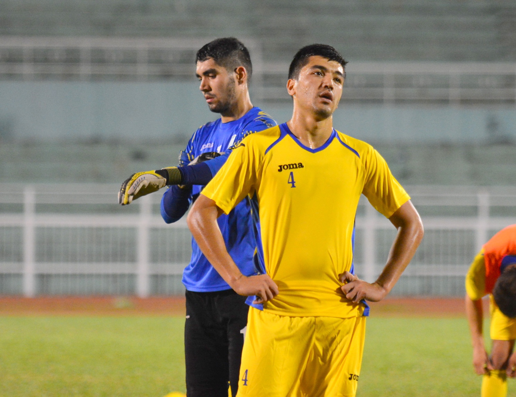 Olympic Uzbekistan tập nặng ngay khi đến Việt Nam vào chiều qua. Họ chơi bóng bổng cừ và dứt điểm rất hiệu quả.