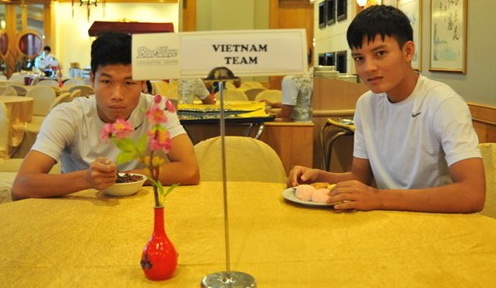 Olympic Viet Nam gap kho chuyen an uong o khach san Malaysia hinh anh