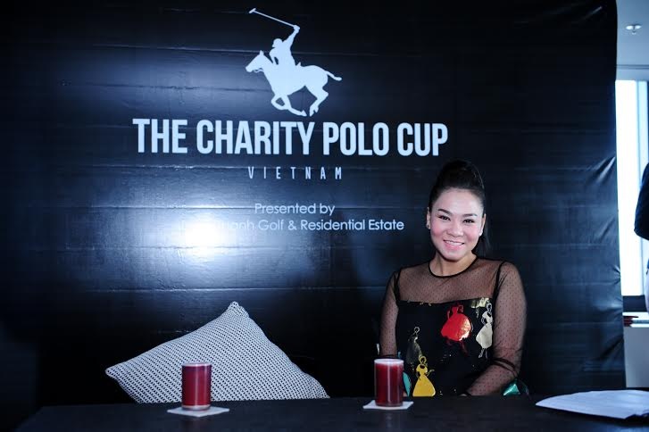 Ca si Thu Minh dua mon the thao quy toc ve Viet Nam hinh anh