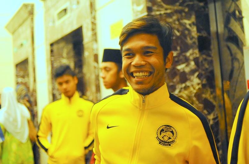 Nazirul Naim (số 25) chơi ở vị trí hậu vệ và được giao nhiệm vụ kèm các chân sút của Olympic Việt Nam ở trận đấu sắp tới.