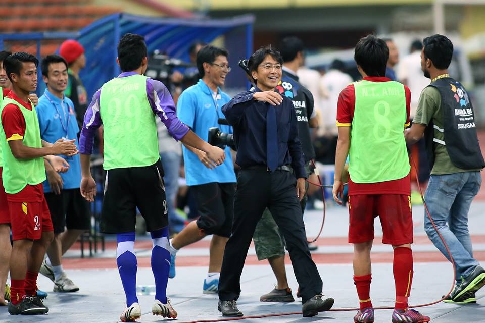 HLV Miura từng rất thành công khi áp dụng lối chơi phòng ngự phản công cho Olympic cũng như ĐTVN. Ảnh: Tuấn Mark.