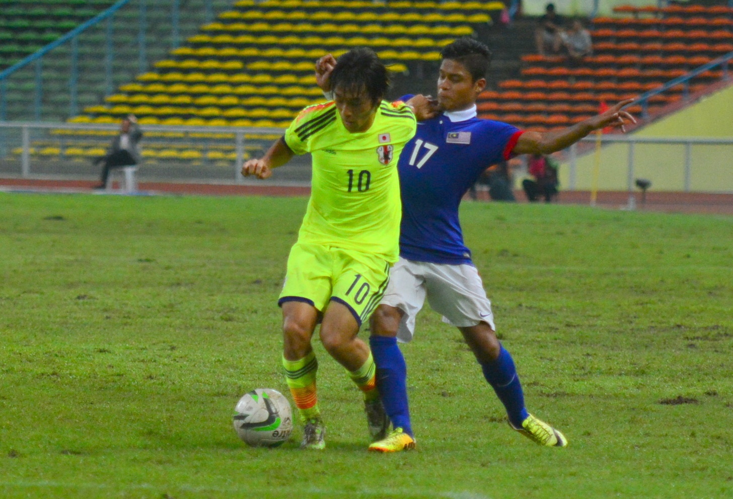 Dong doi cu cua Cong Vinh cung U23 Nhat danh bai Malaysia hinh anh