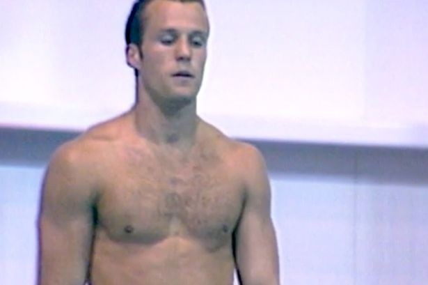 Jason Statham khi còn là một vận động viên nhảy cầu.