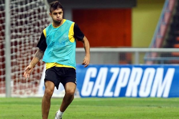 Malaysia muon nang tam bang cau thu lai hinh anh