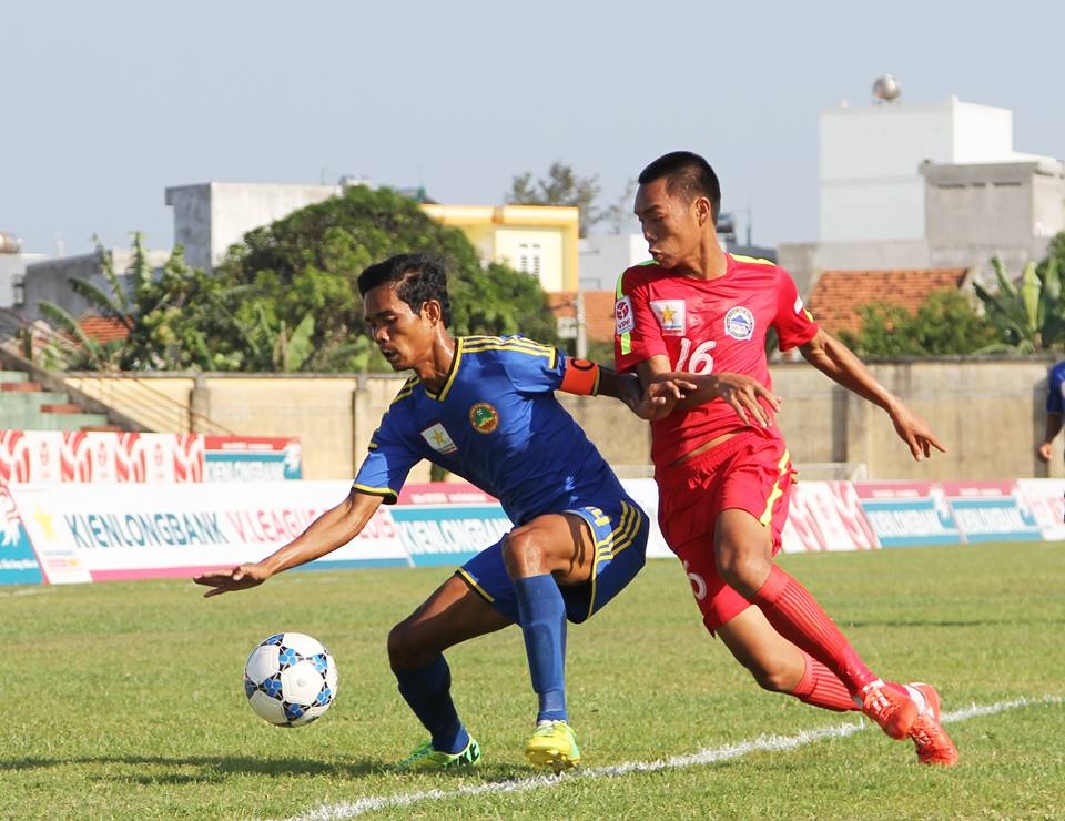 Quan bau Duc thang tung bung o giai hang Nhat hinh anh