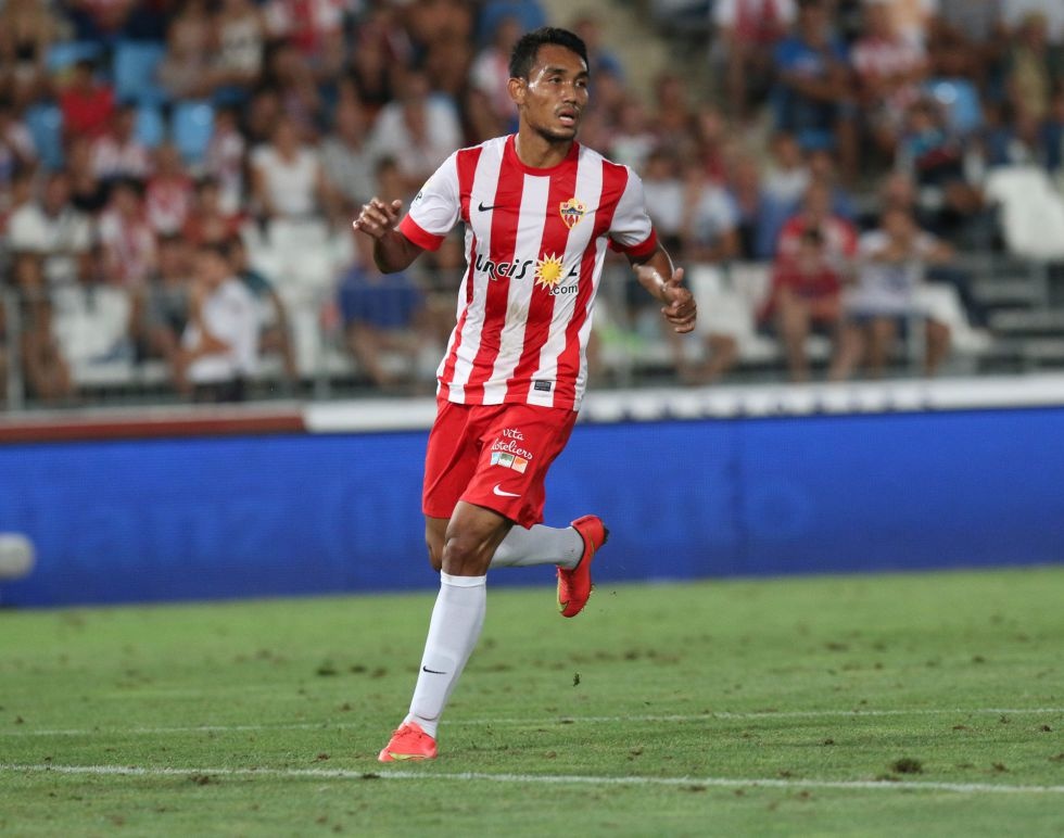 Thai Lan goi tien dao tung da o La Liga doi dau DTVN hinh anh