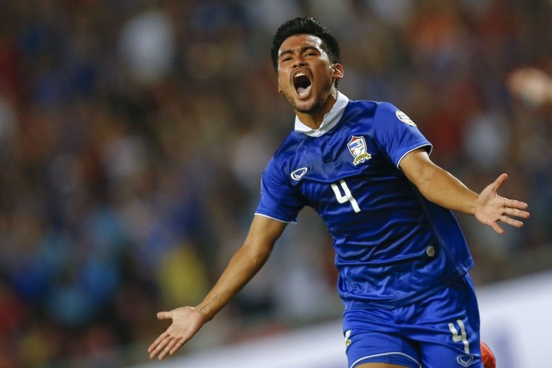 Phong vien Thai Lan ky vong vao DTQG hon U23 hinh anh