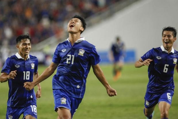 Nguoi hung Thai Lan khen DT Viet Nam hinh anh