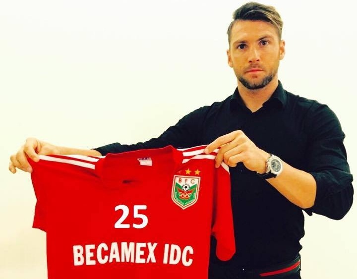 HAGL giu chan Sanogo, B.Binh Duong mua tien dao tu Italy hinh anh