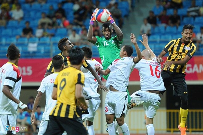 Trận U23 Malaysia - U23 Đông Timor vẫn diễn ra bất chấp việc cảnh sát phát hiện nó đã bị dàn xếp tỷ số trước đó. Ảnh: Anh Tuấn.