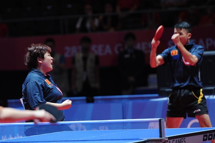 Bong ban Viet Nam lai thua Singapore o ban ket hinh anh