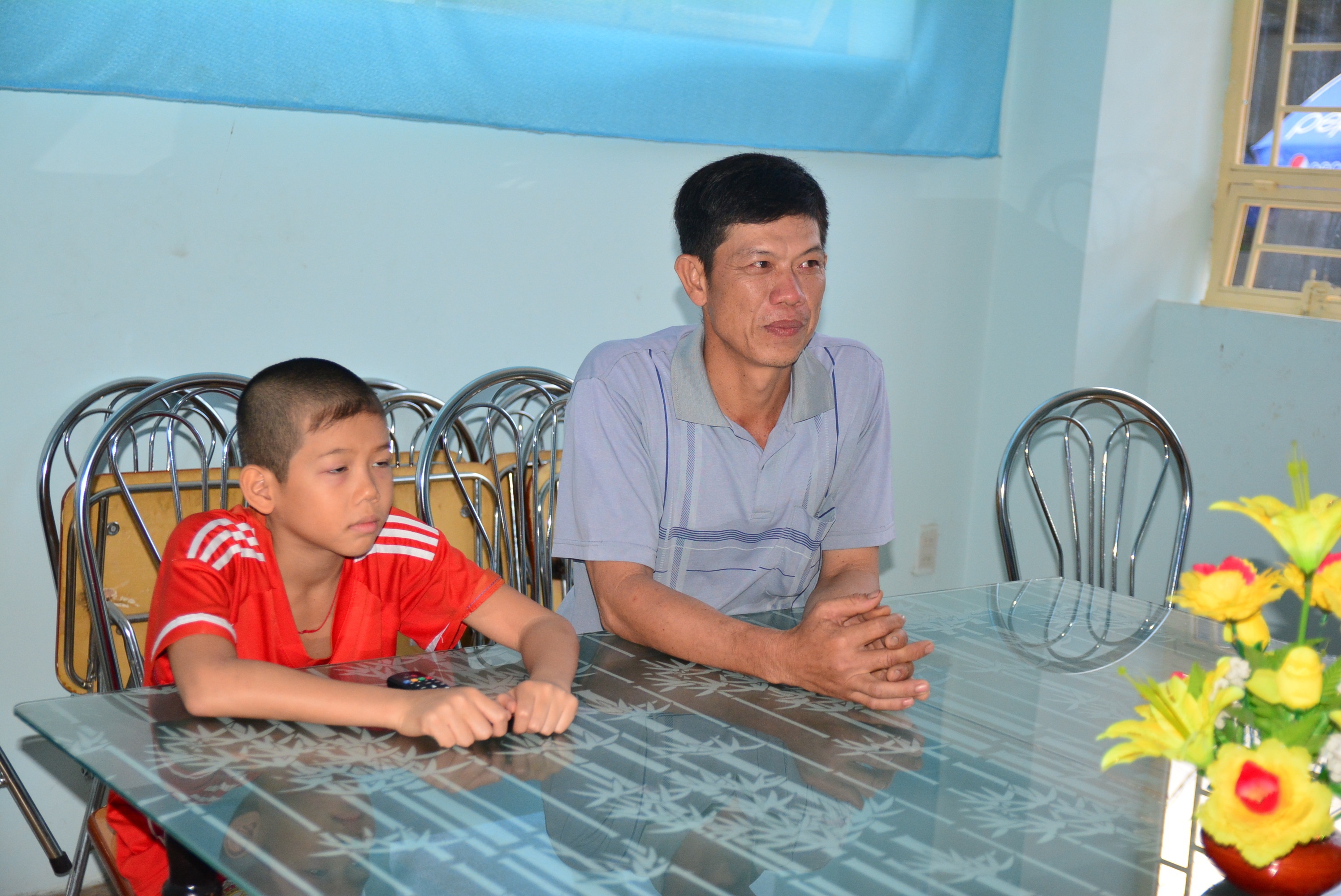 Bố của Ánh Viên thường xuyên đến trung tâm TDTT Quốc phòng 4 để xem cô thi đấu cùng với các HLV ở đây.