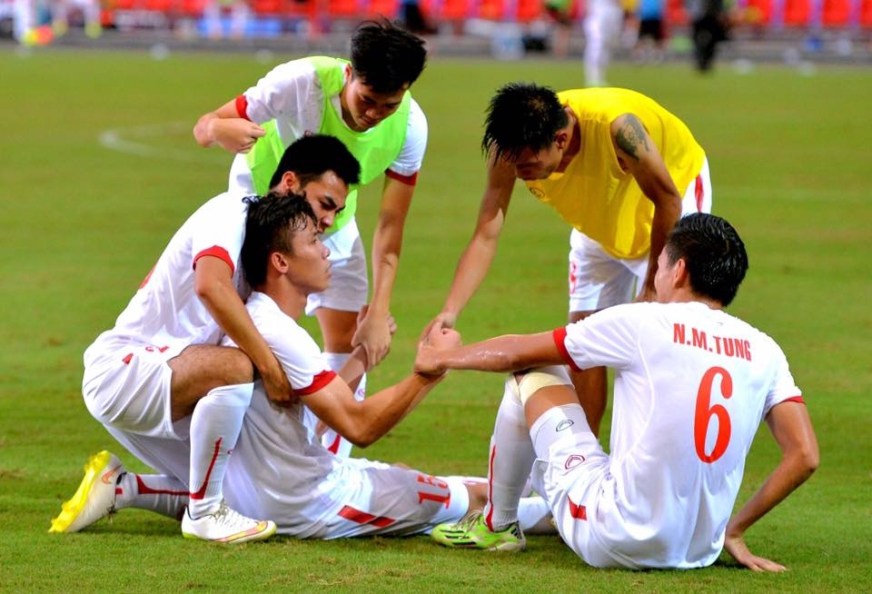 Tuyen thu Huynh Tan Tai: 'U23 VN dao dong khi thua som' hinh anh