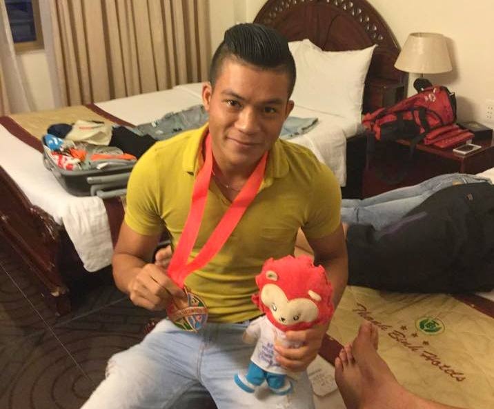 Tien ve U23 Viet Nam bat taxi len nhan HCD SEA Games hinh anh