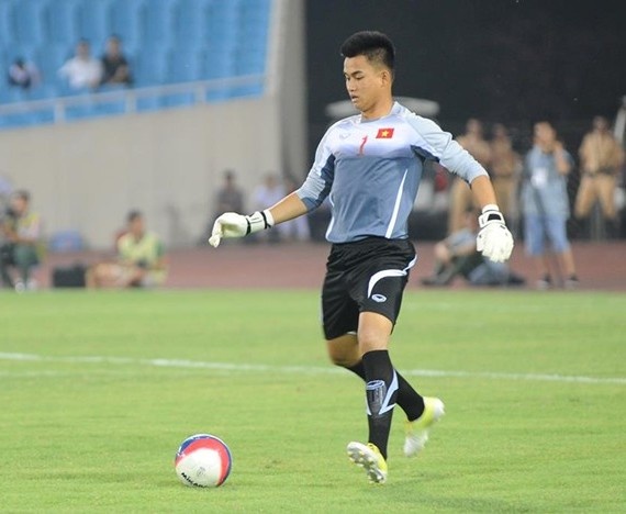 Thu mon U23 bay noi chuyen di kiem tra chan thuong hinh anh