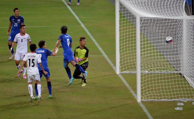 Hầu hết những bàn thua mà Phyo Kyaw Zin phải nhận đều ở tình thế không thể chống đỡ.