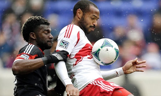 Brandon McDonald (trái) một trong những cầu thủ có kinh nghiệm chơi ở MLS đồng ý về khoác áo Guam. Ảnh: AP.