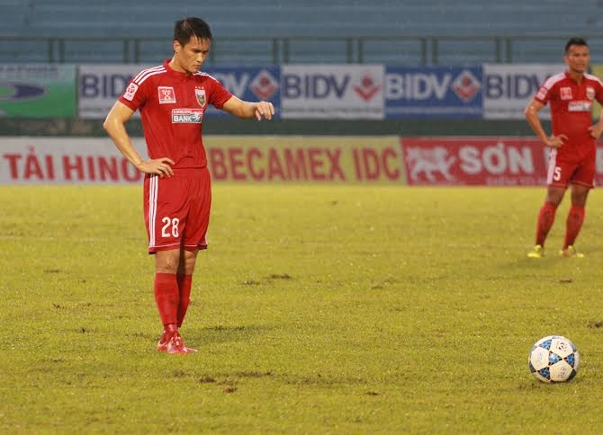 Công Vinh ghi bàn thắng quan trọng, mở ra chiến thắng cho B.Bình Dương.