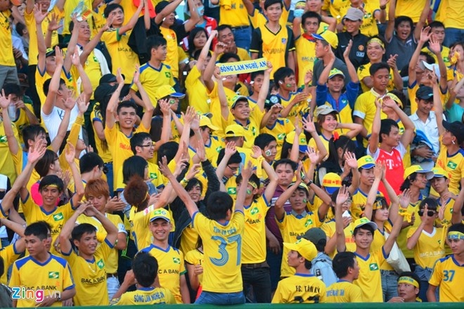 CĐV SLNA sẽ phủ vàng sân Gò Đậu, cổ vũ hết mình cho đội bóng quê hương. 