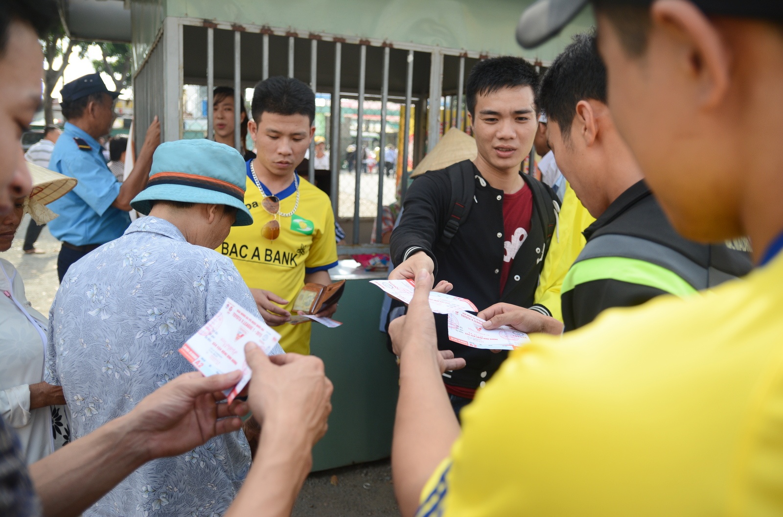 Sot ve tran B.Binh Duong - SLNA hinh anh